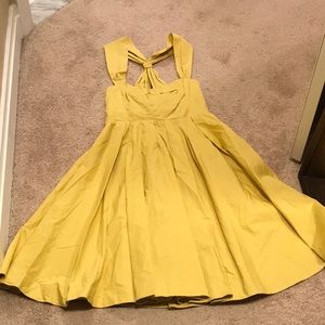 FRENCH CONNECTION Dandy Gold Dress. Size 4.